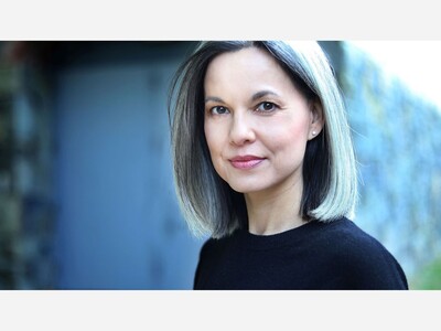 Leah Redmond Chang's  Young Queens: Three Renaissance Women and the Price of Power 