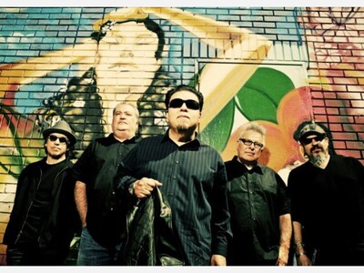 Los Lobos Rocks a Sold-Out Birchmere Music Hall